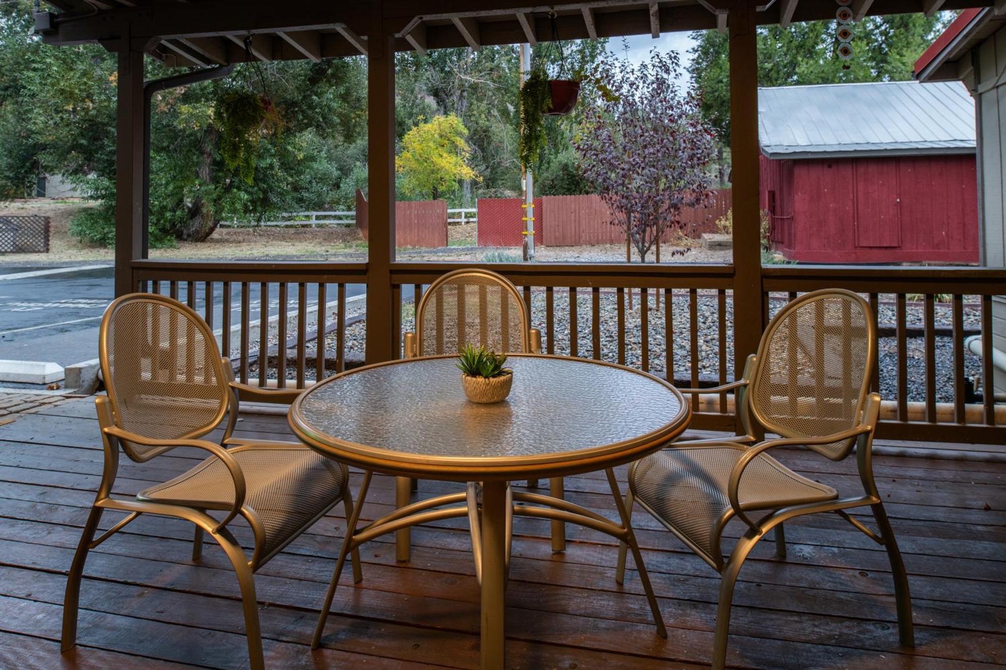 Buck Meadows Lodge グローヴランド エクステリア 写真